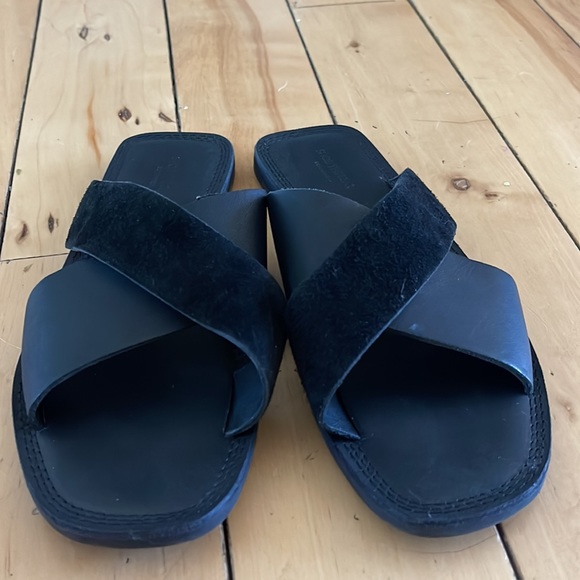 Criss cross sandals in black leather and suede.  Size 37 worn once. - Picture 3 of 5